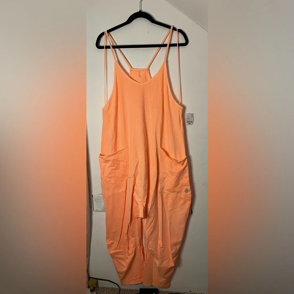 Free People Movement Hot Shot Onesie in Pastel Peach Size Small NWT - Picture 2 of 8